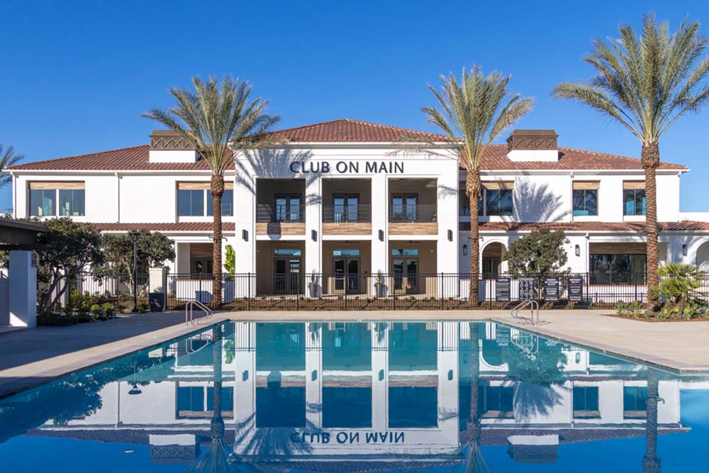 Club on Main