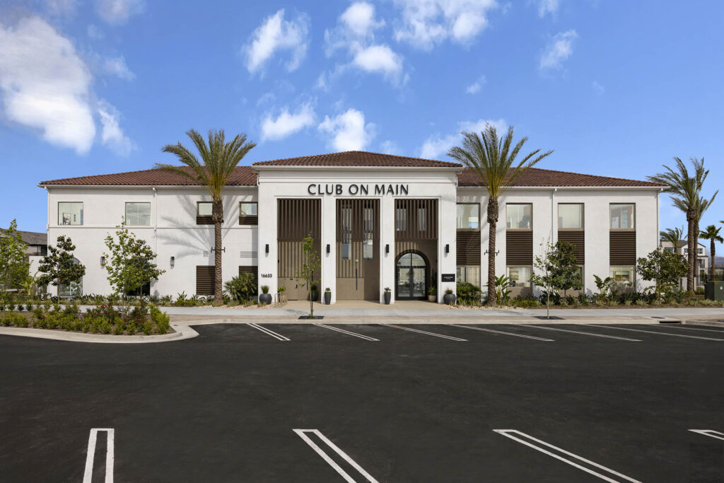 Club on Main